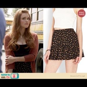 FOUND✨: F21 Floral Ruffle Skirt aso Lydia Martin